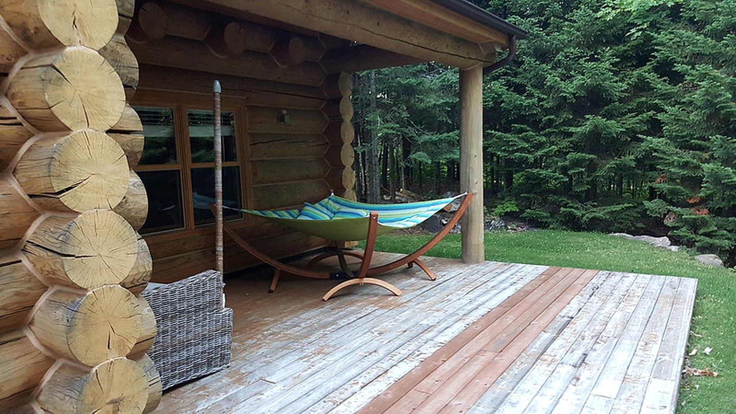 Spacious Lakefront Log Cabin Rental near Saint Sauveur in Quebec, Canada