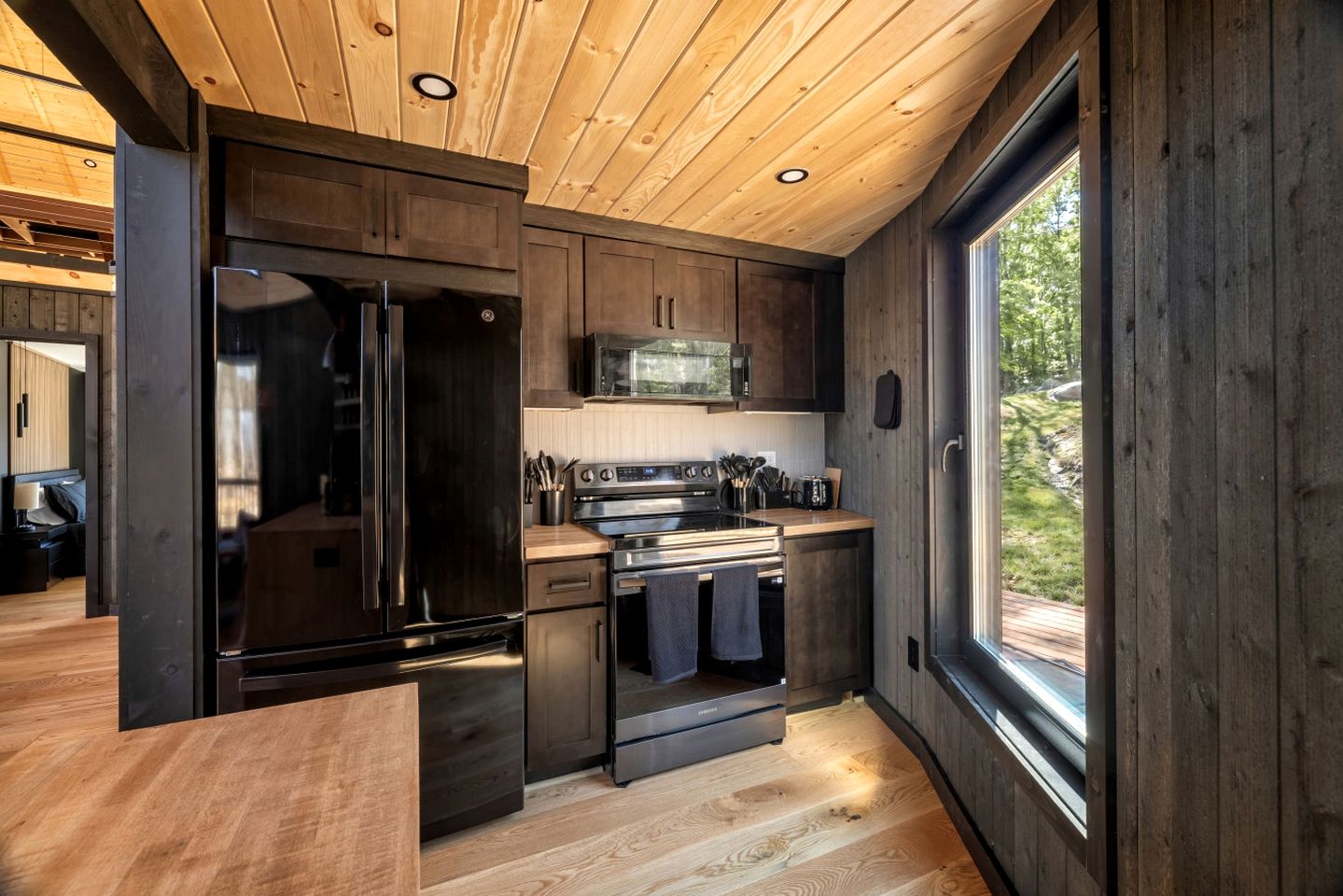 Luxury Luray Yurt Retreat with Private Pond & Hot Tub Near Shenandoah National Park, Luray, VA