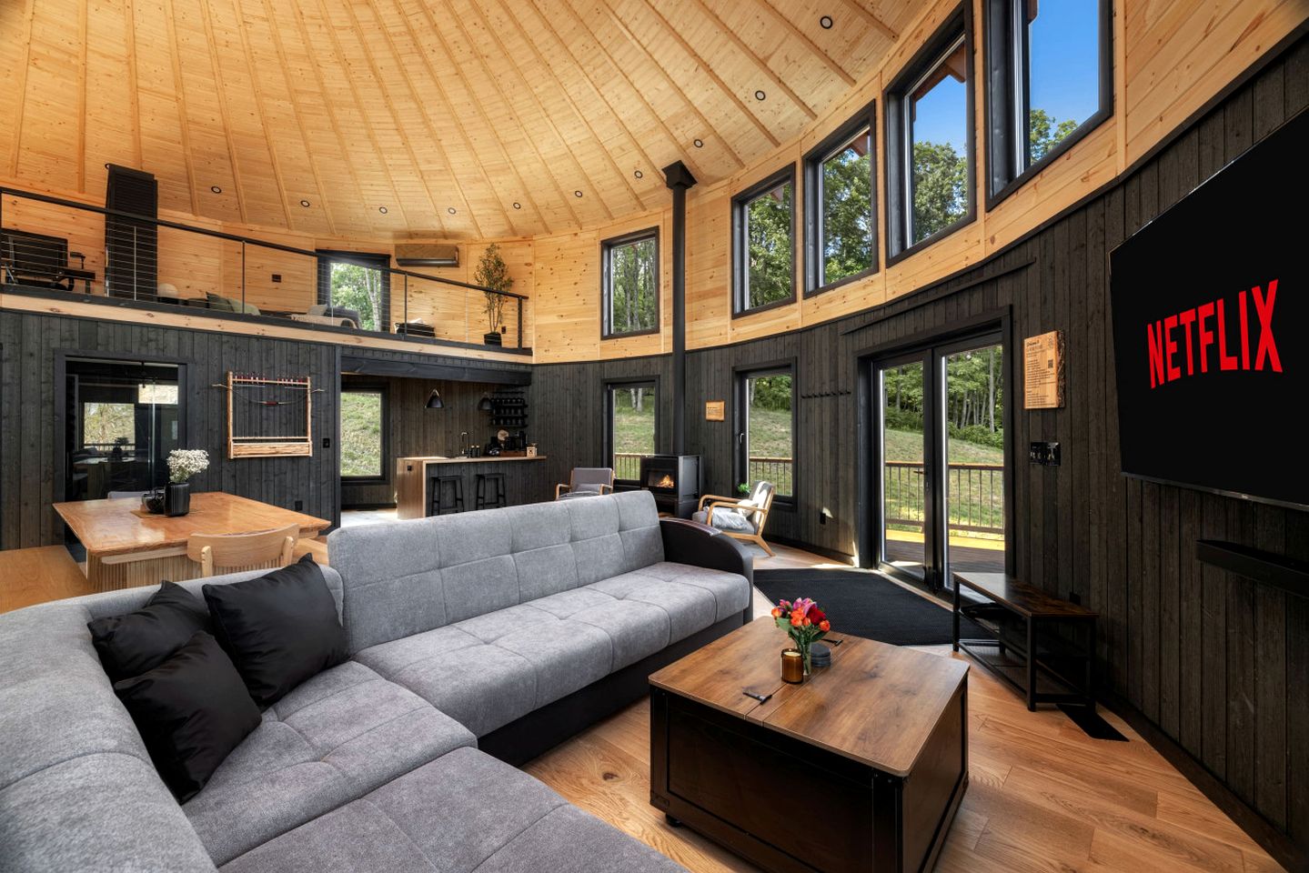 Luxury Luray Yurt Retreat with Private Pond & Hot Tub Near Shenandoah National Park, Luray, VA