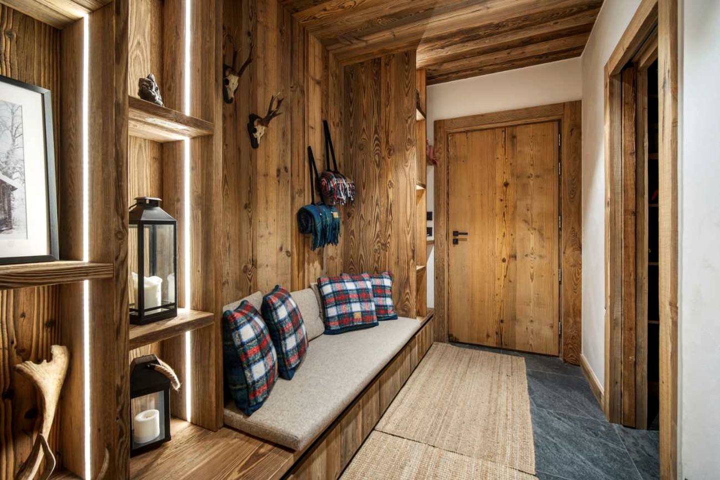 Alpine Luxury Chalet with Fireplace, Panoramic Views, Terrace & Ski Access Retreat in Mageve, France