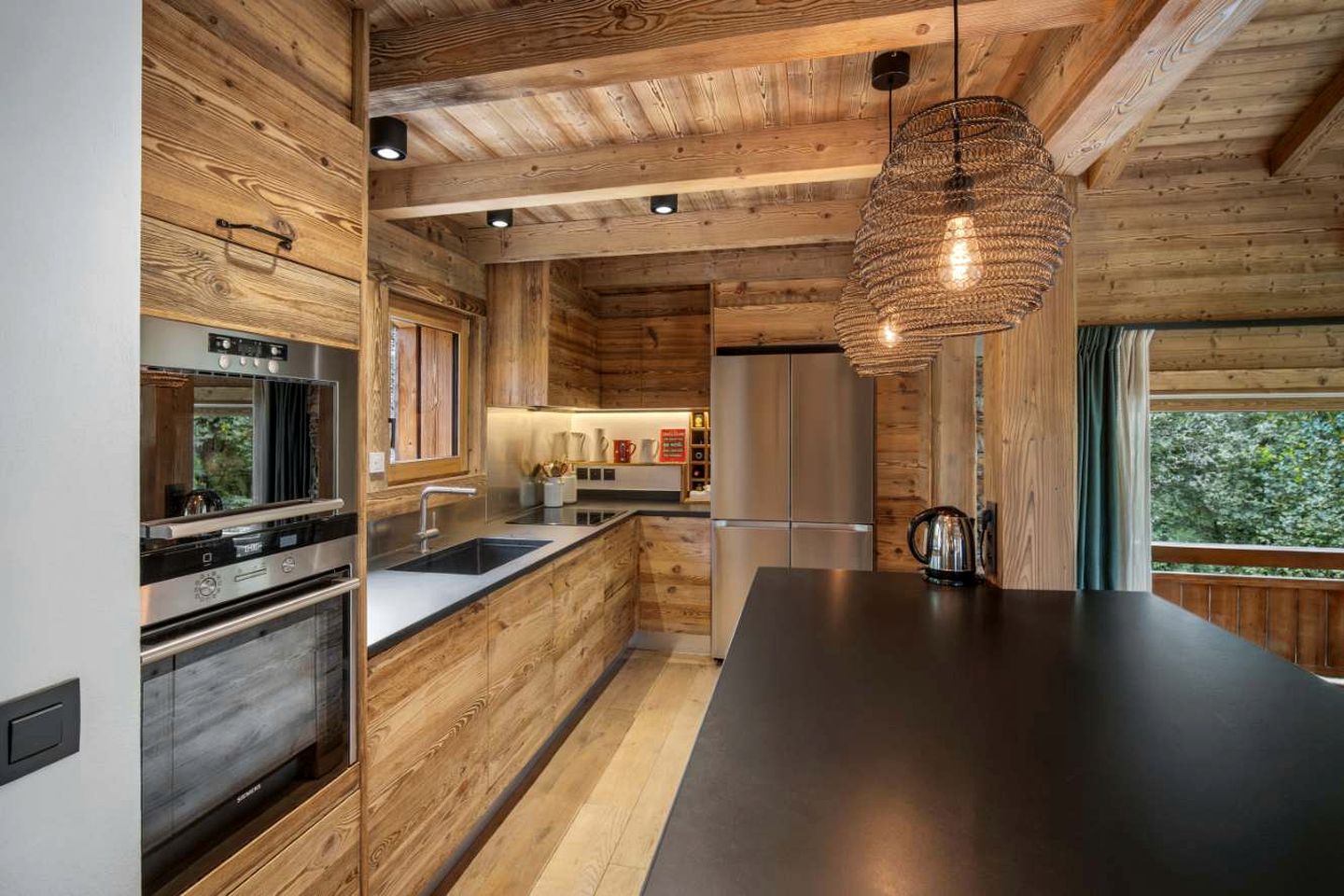 Alpine Luxury Chalet with Fireplace, Panoramic Views, Terrace & Ski Access Retreat in Mageve, France