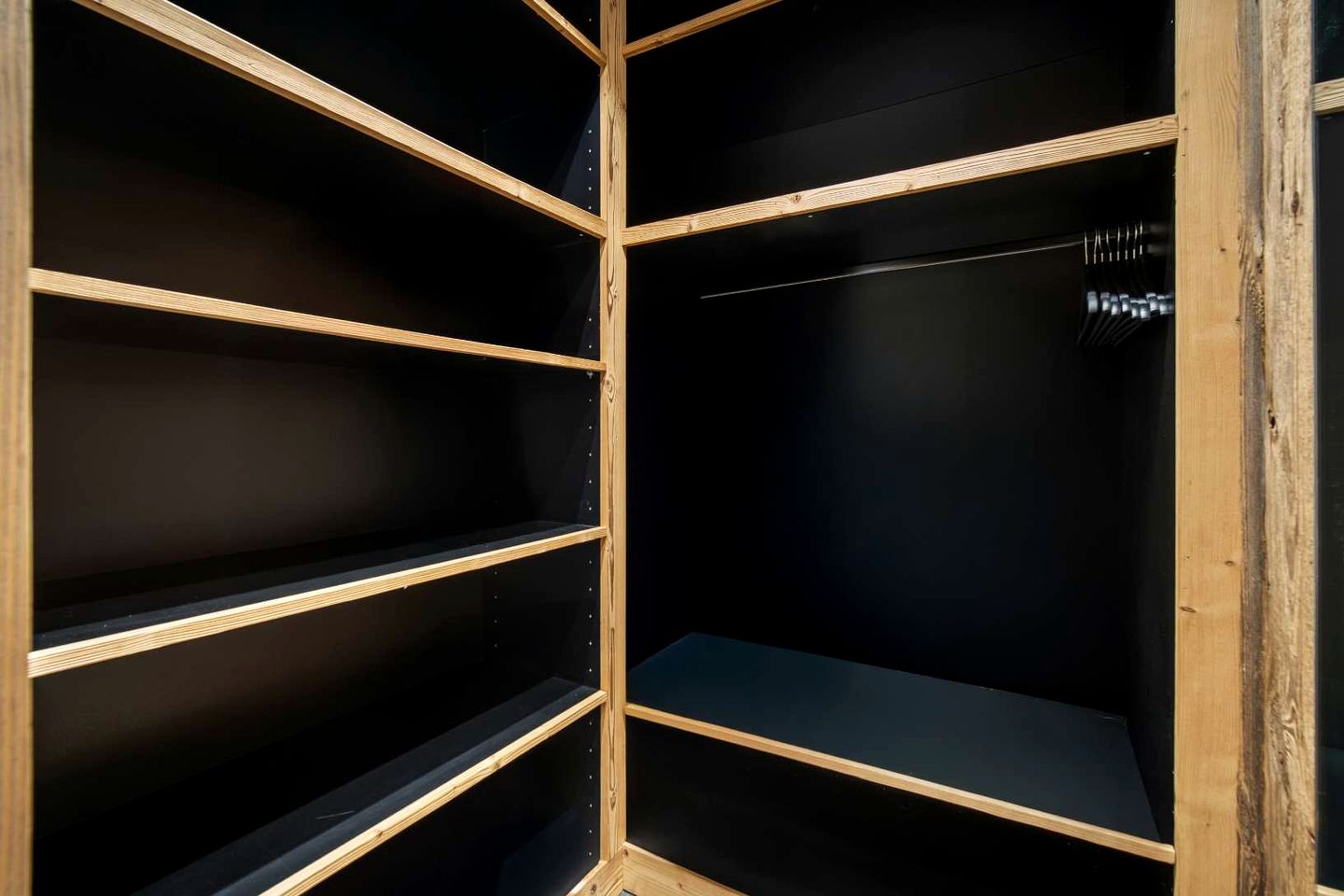 Alpine Luxury Chalet with Fireplace, Panoramic Views, Terrace & Ski Access Retreat in Mageve, France