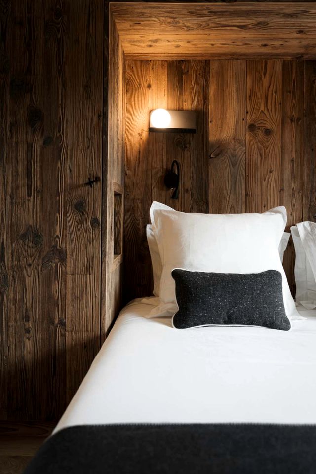 Alpine Luxury Chalet with Fireplace, Panoramic Views, Terrace & Ski Access Retreat in Mageve, France