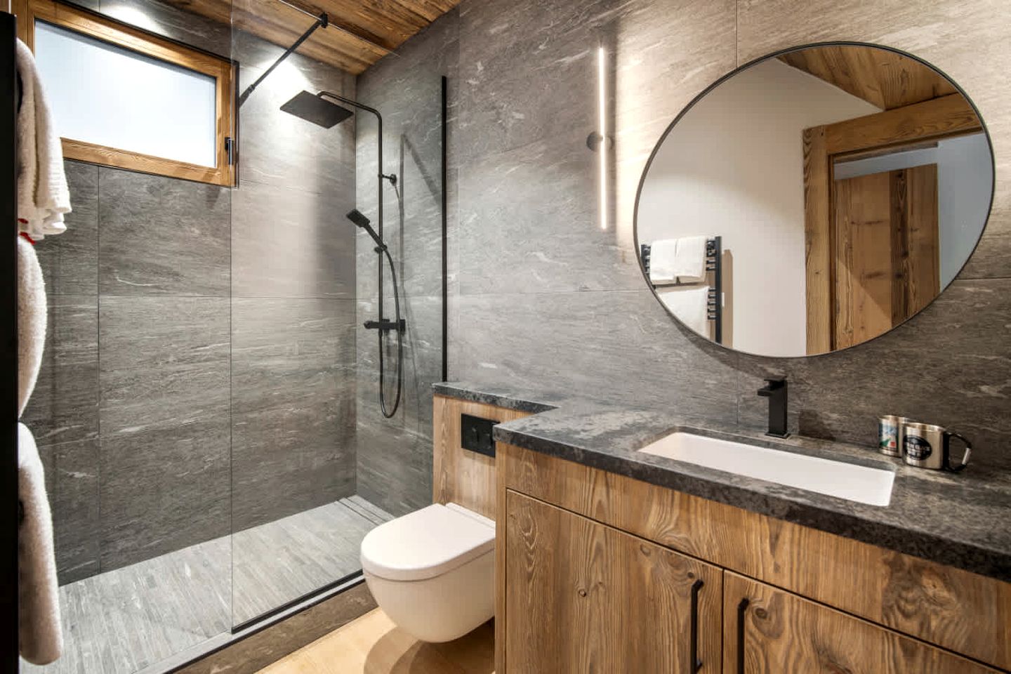 Alpine Luxury Chalet with Fireplace, Panoramic Views, Terrace & Ski Access Retreat in Mageve, France