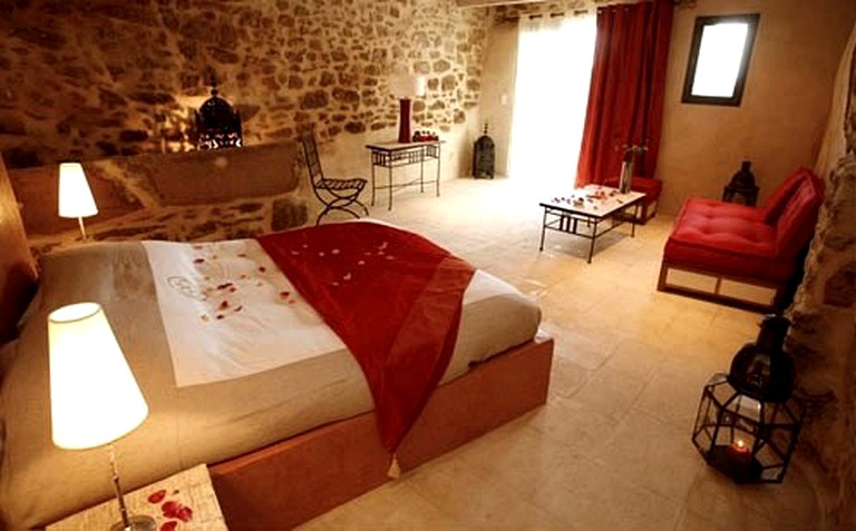 Cottages (Beaumes de Venise, Provence-Alpes-Côte d'Azur, France)