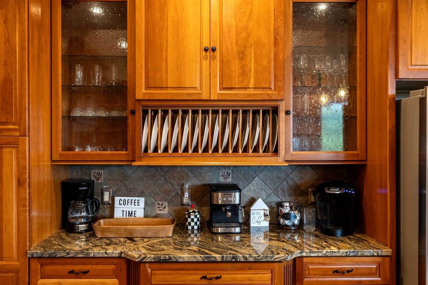 Luxury Mountain Cabin with Hot Tub and Panoramic Views near Pigeon Forge, Tennessee