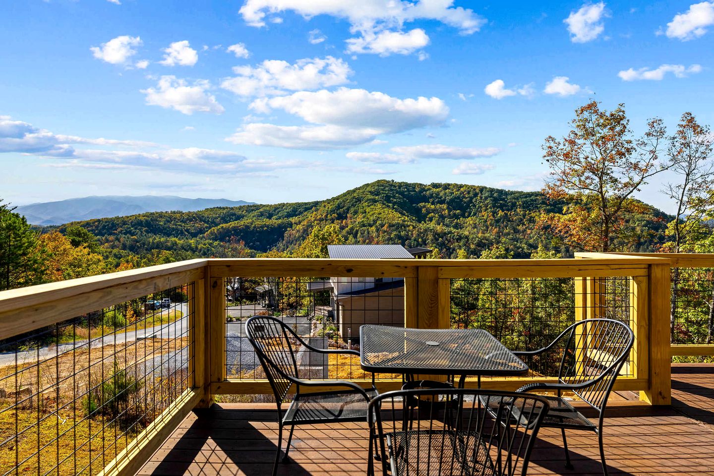 Luxury Mountain Cabin with Hot Tub and Panoramic Views near Pigeon Forge, Tennessee