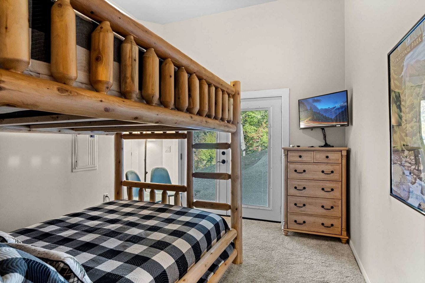 Luxury Mountain Cabin with Hot Tub and Panoramic Views near Pigeon Forge, Tennessee