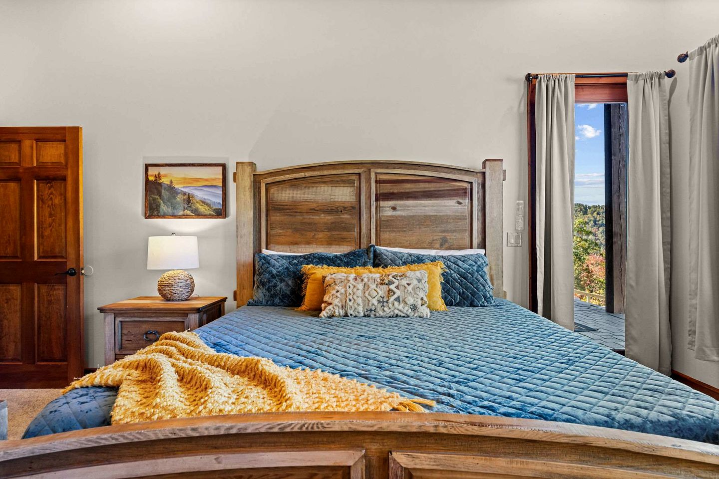 Luxury Mountain Cabin with Hot Tub and Panoramic Views near Pigeon Forge, Tennessee