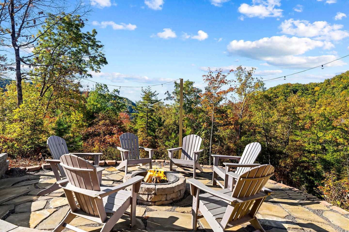 Luxury Mountain Cabin with Hot Tub and Panoramic Views near Pigeon Forge, Tennessee