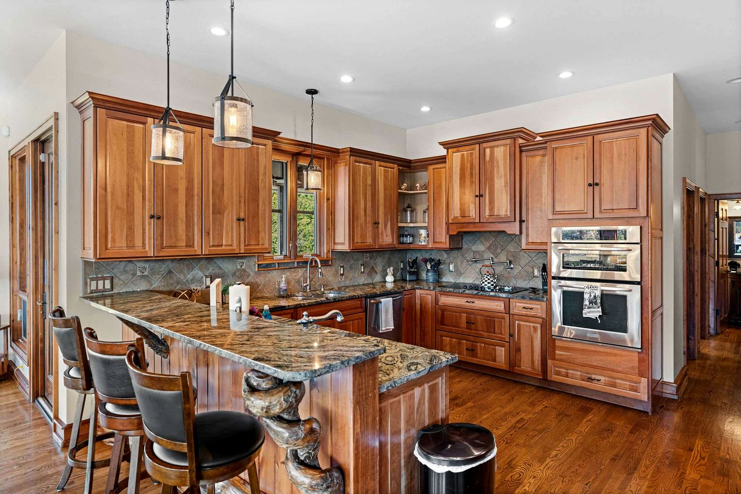 Luxury Mountain Cabin with Hot Tub and Panoramic Views near Pigeon Forge, Tennessee