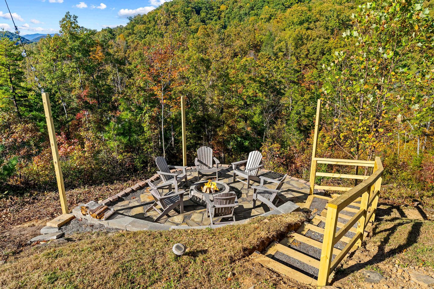 Luxury Mountain Cabin with Hot Tub and Panoramic Views near Pigeon Forge, Tennessee