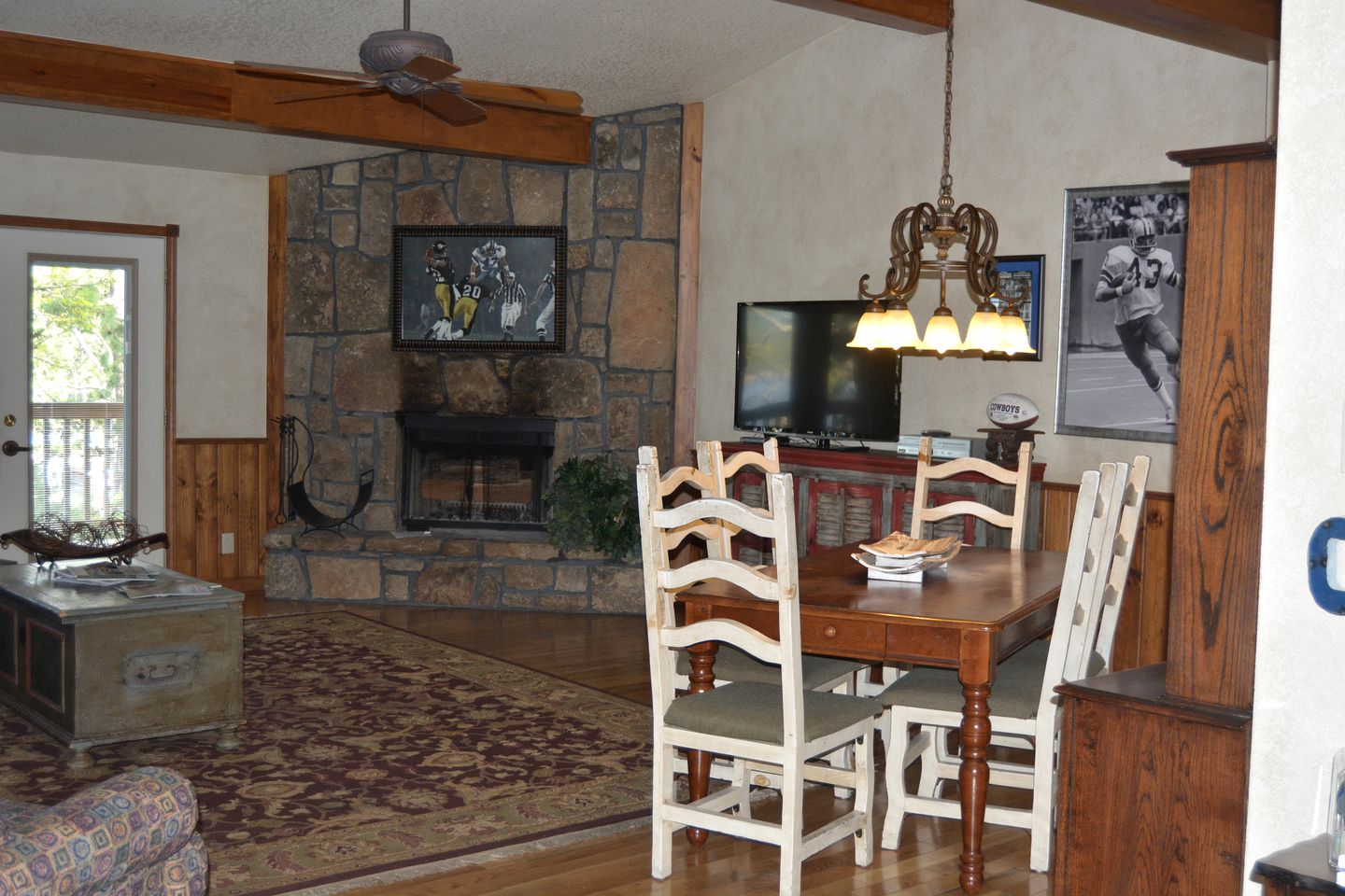 Impressive Log Cabin with Hot-tub, Fire Pit and Swimming Pool in Mount Ida, Arkansas