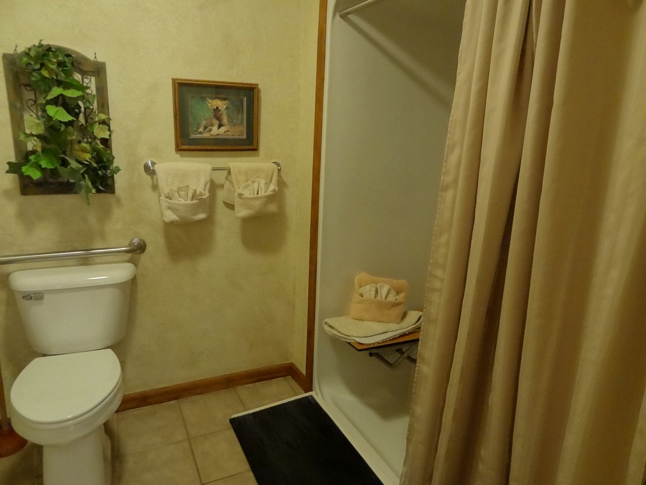 Impressive Log Cabin with Hot-tub, Fire Pit and Swimming Pool in Mount Ida, Arkansas