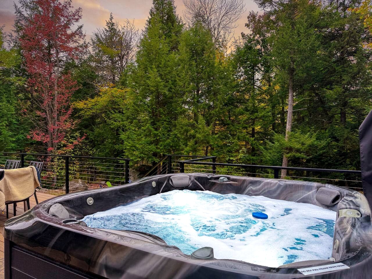 Luxury Mountain Retreat with Hot Tub near Story Land in Bartlett, NH