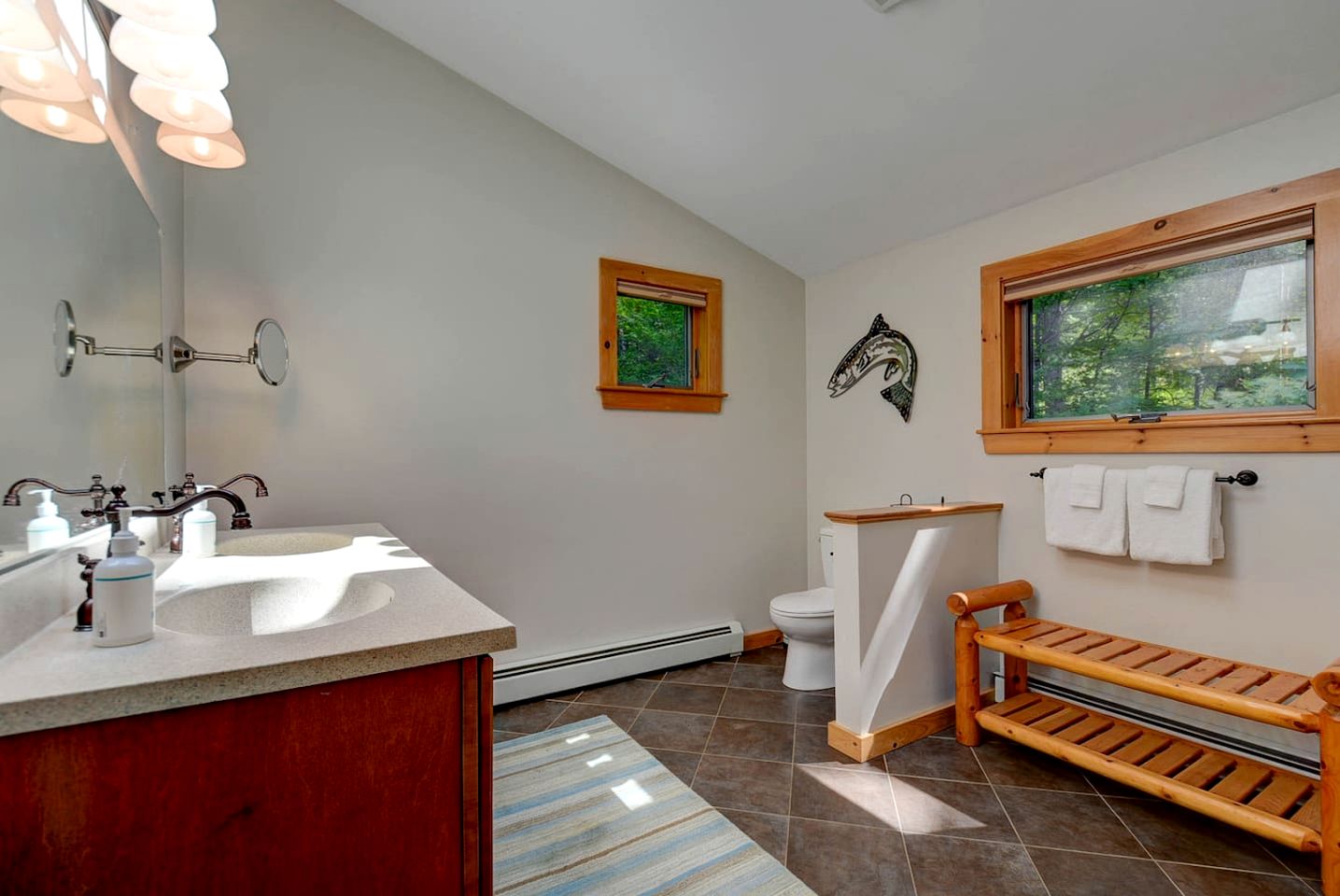 Luxury Mountain Retreat with Hot Tub near Story Land in Bartlett, NH