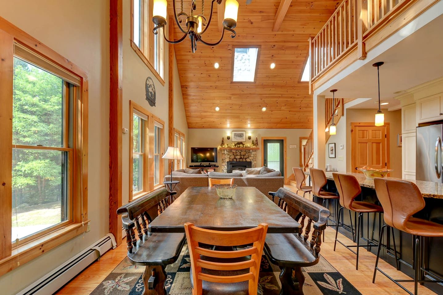 Luxury Mountain Retreat with Hot Tub near Story Land in Bartlett, NH