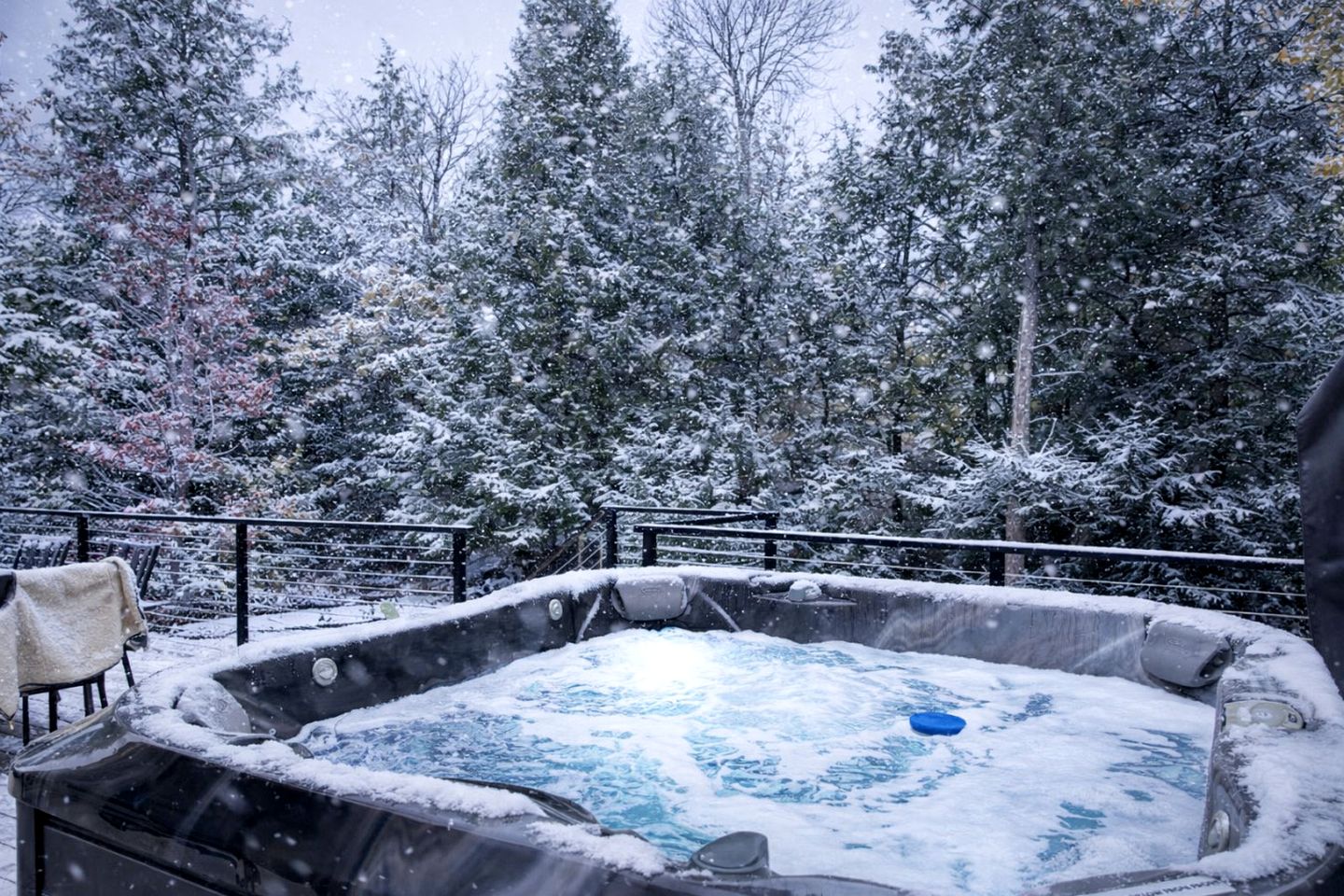 Luxury Mountain Retreat with Hot Tub near Story Land in Bartlett, NH