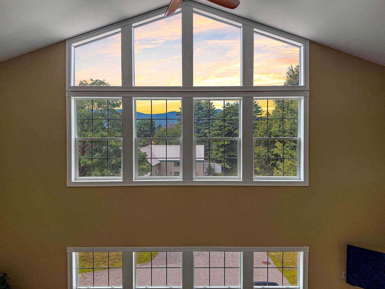 Luxury North Conway Retreat with Hot Tub, Pool Table & Patio near Downtown, New Hampshire