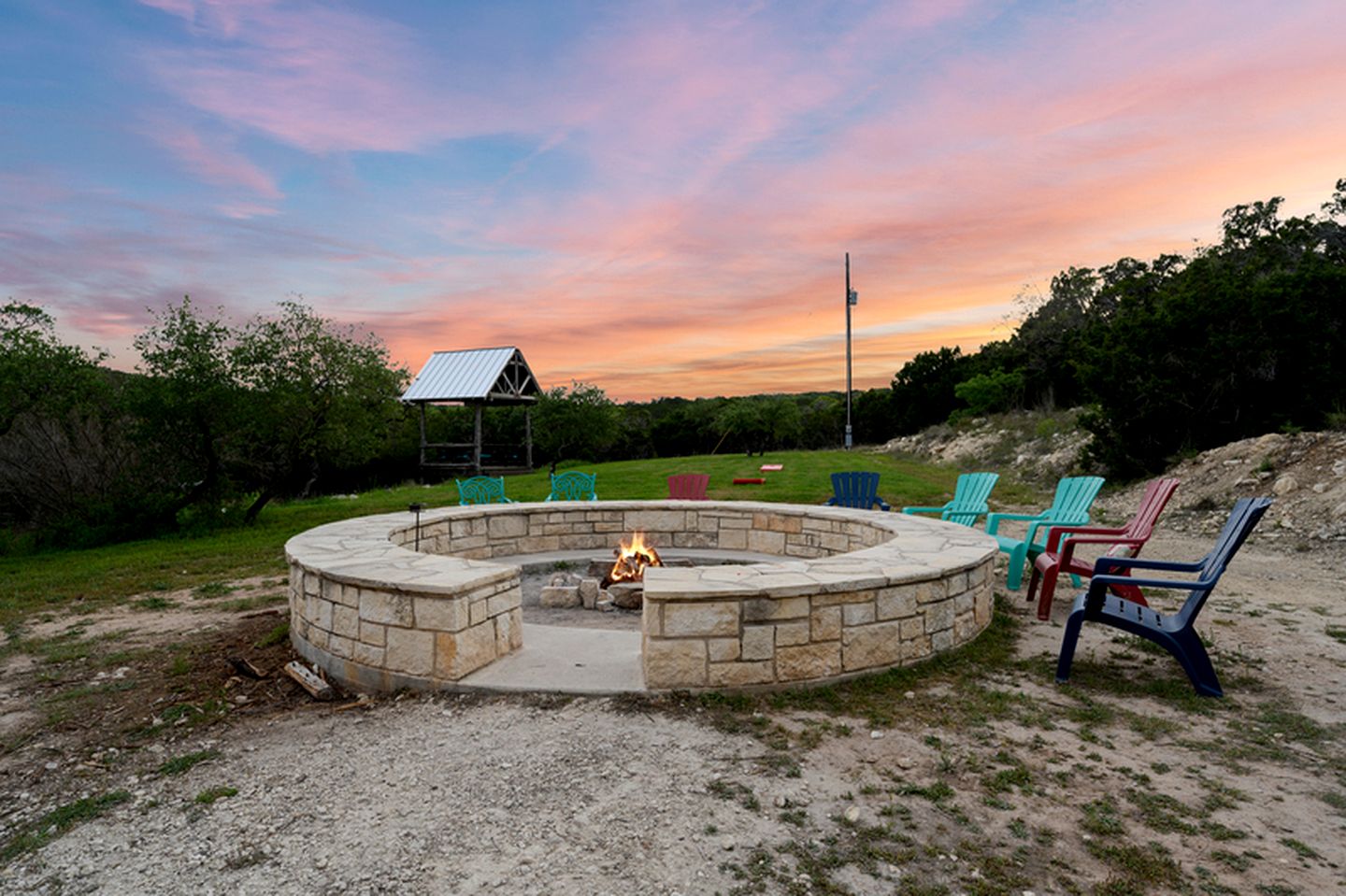 Peaceful Romantic Cottage for a Luxurious Couples Escape to Texas Hill Country near Dripping Springs, Texas