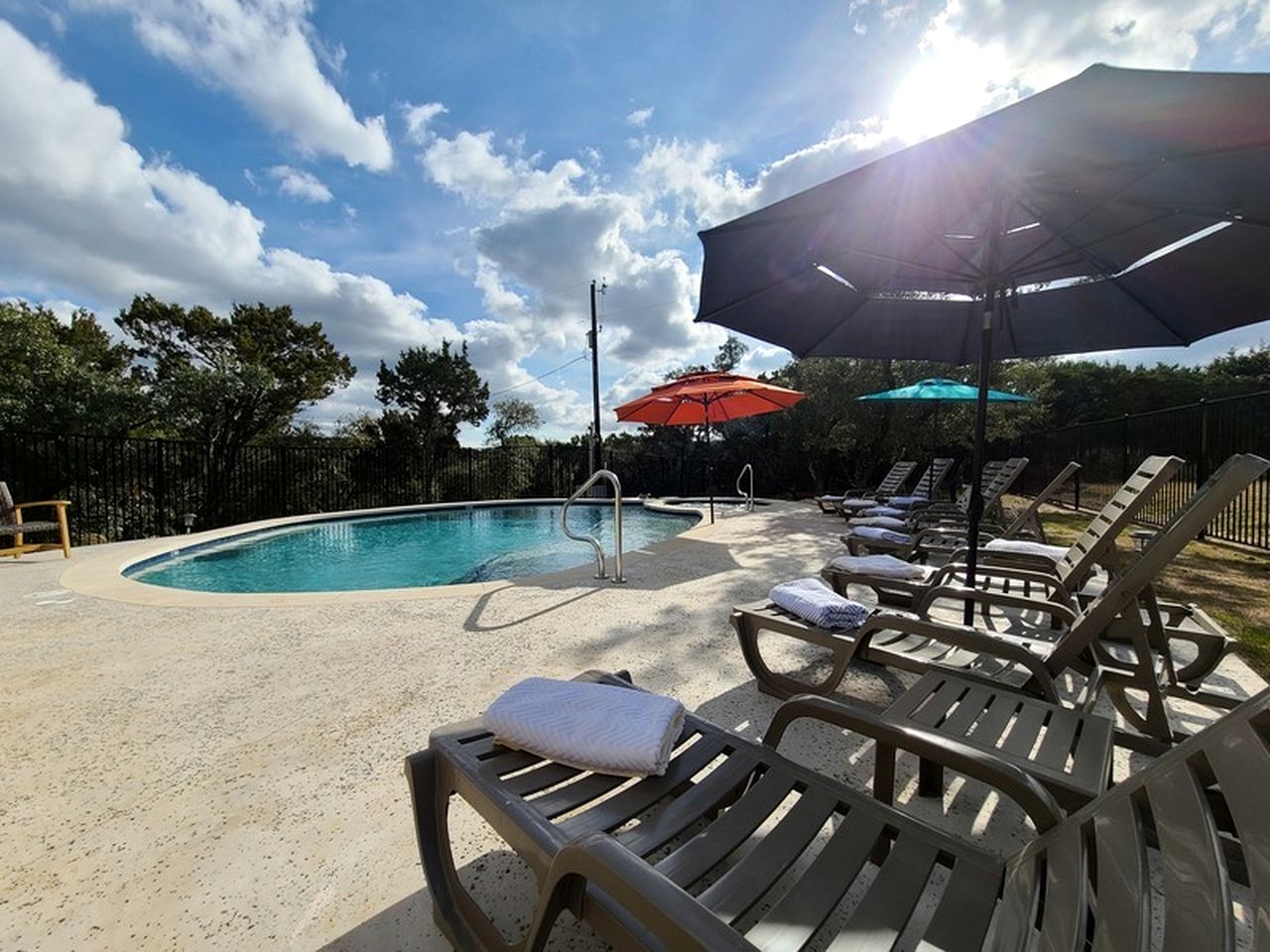 Peaceful Romantic Cottage for a Luxurious Couples Escape to Texas Hill Country near Dripping Springs, Texas