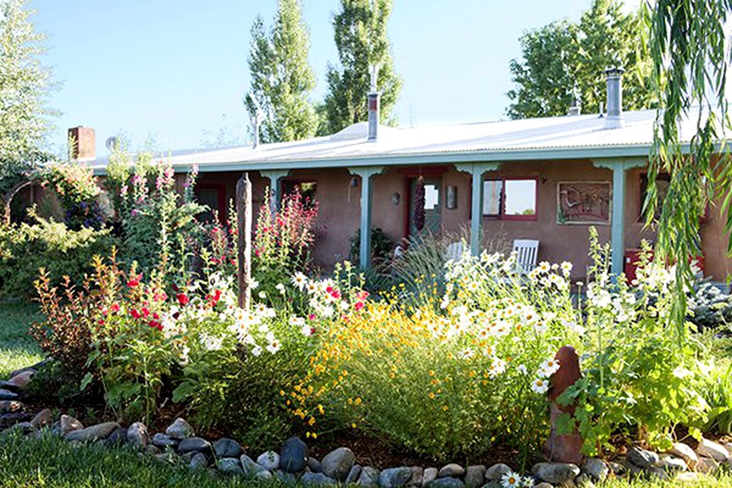 Beautifully Decorated Luxury Camping Rental for Couples near Taos Ski Valley