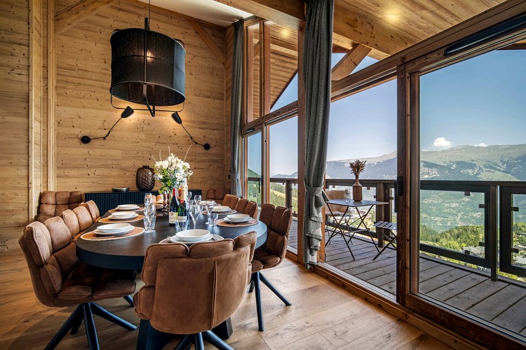 Vacation Rentals (France, Courchevel, Auvergne-Rhône-Alpes)