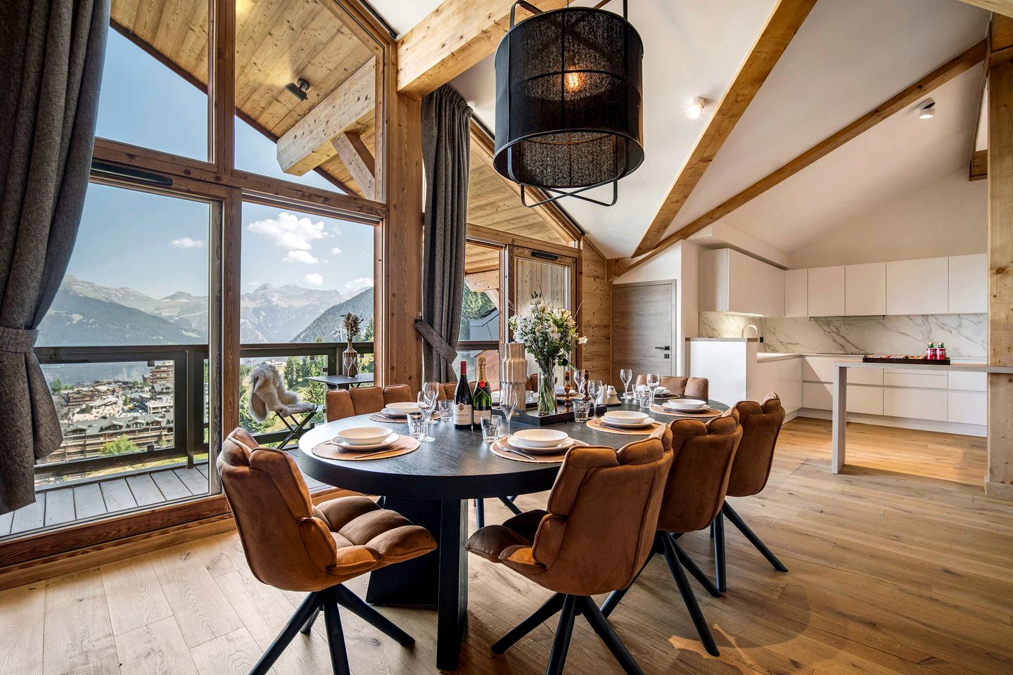 Luxurious Ski-In Ski-Out Penthouse with Panoramic Alpine Views near Ariondaz Gondola, Courchevel 1650, France