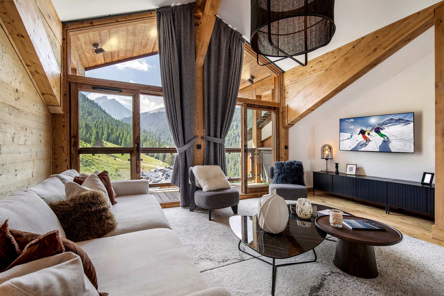 Luxurious Ski-In Ski-Out Penthouse with Panoramic Alpine Views near Ariondaz Gondola, Courchevel 1650, France
