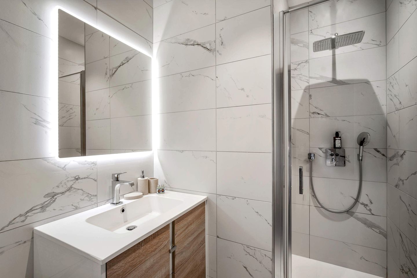 Luxurious Ski-In Ski-Out Penthouse with Panoramic Alpine Views near Ariondaz Gondola, Courchevel 1650, France