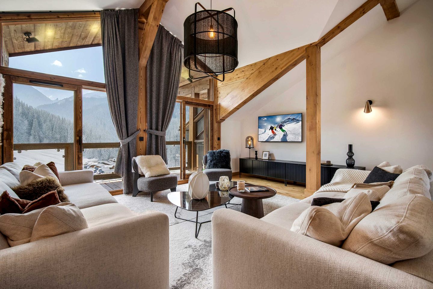 Luxurious Ski-In Ski-Out Penthouse with Panoramic Alpine Views near Ariondaz Gondola, Courchevel 1650, France