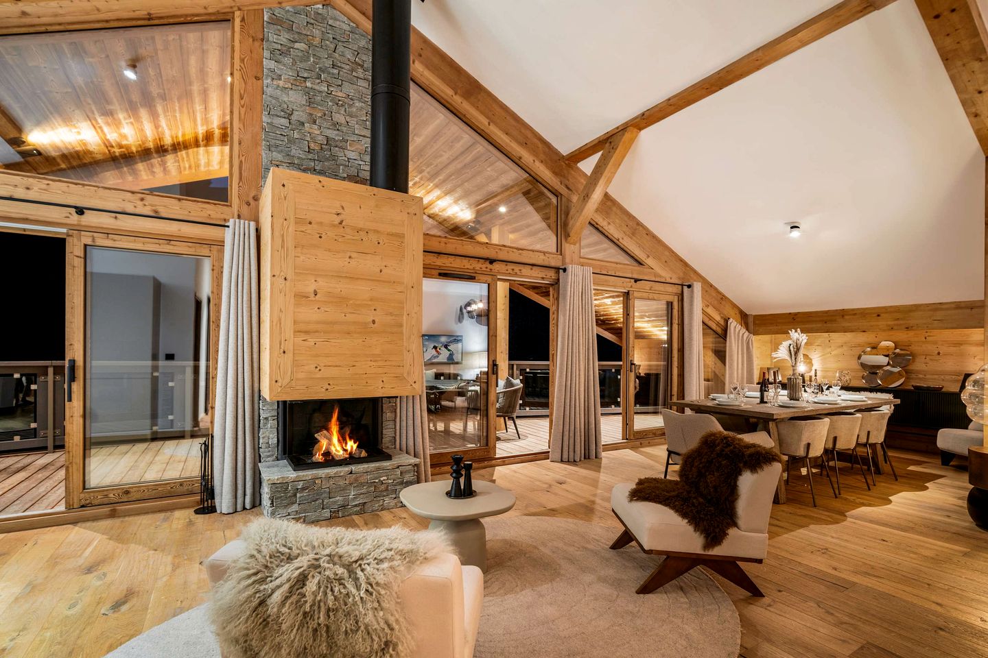 Luxurious Penthouse with Panoramic Mountain Views near Ski Lifts in Courchevel, France