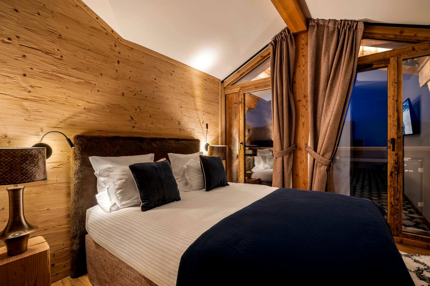 Luxurious Penthouse with Panoramic Mountain Views near Ski Lifts in Courchevel, France