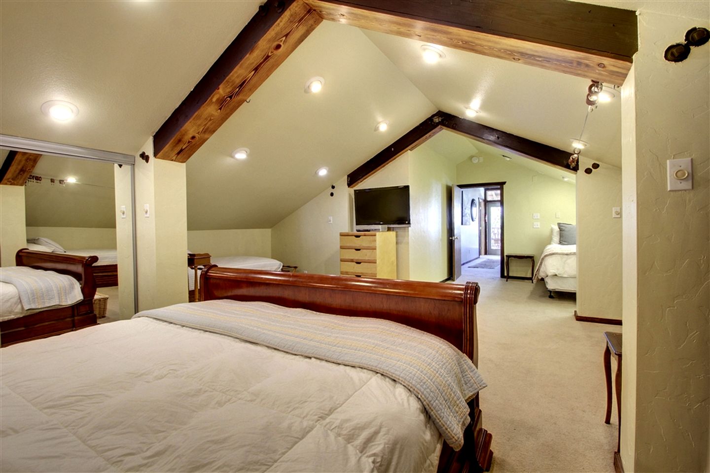 Luxury Rental with a Swimming Pool Perfect for Large Groups near Gruene, Texas