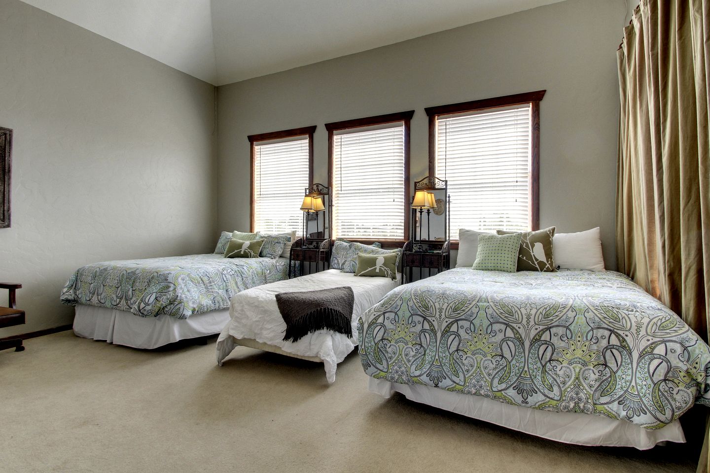 Luxury Rental with a Swimming Pool Perfect for Large Groups near Gruene, Texas