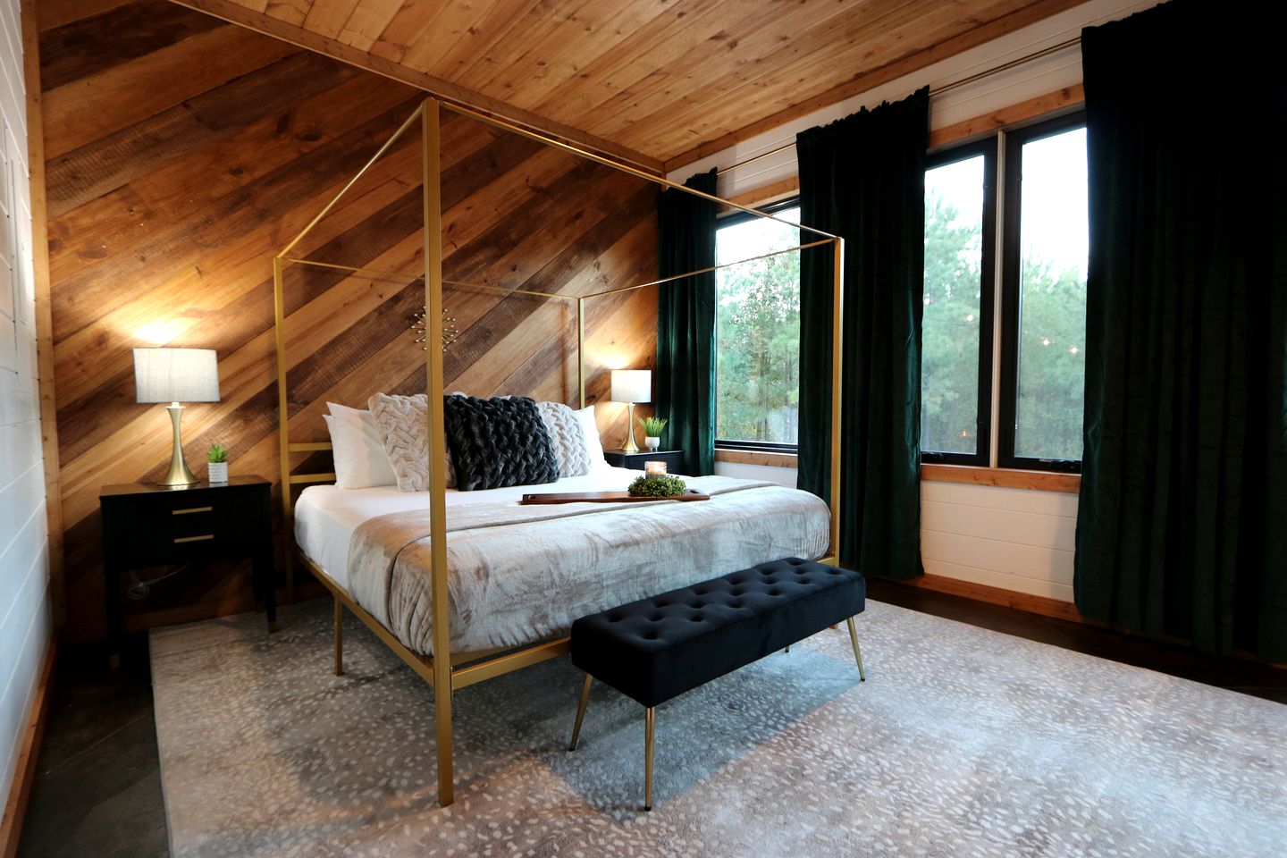 Beautiful Cabin with Hot-tub and Great Forest Sights in Hochatow, Oklahoma
