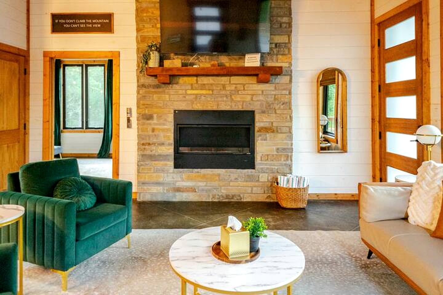 Beautiful Cabin with Hot-tub and Great Forest Sights in Hochatow, Oklahoma