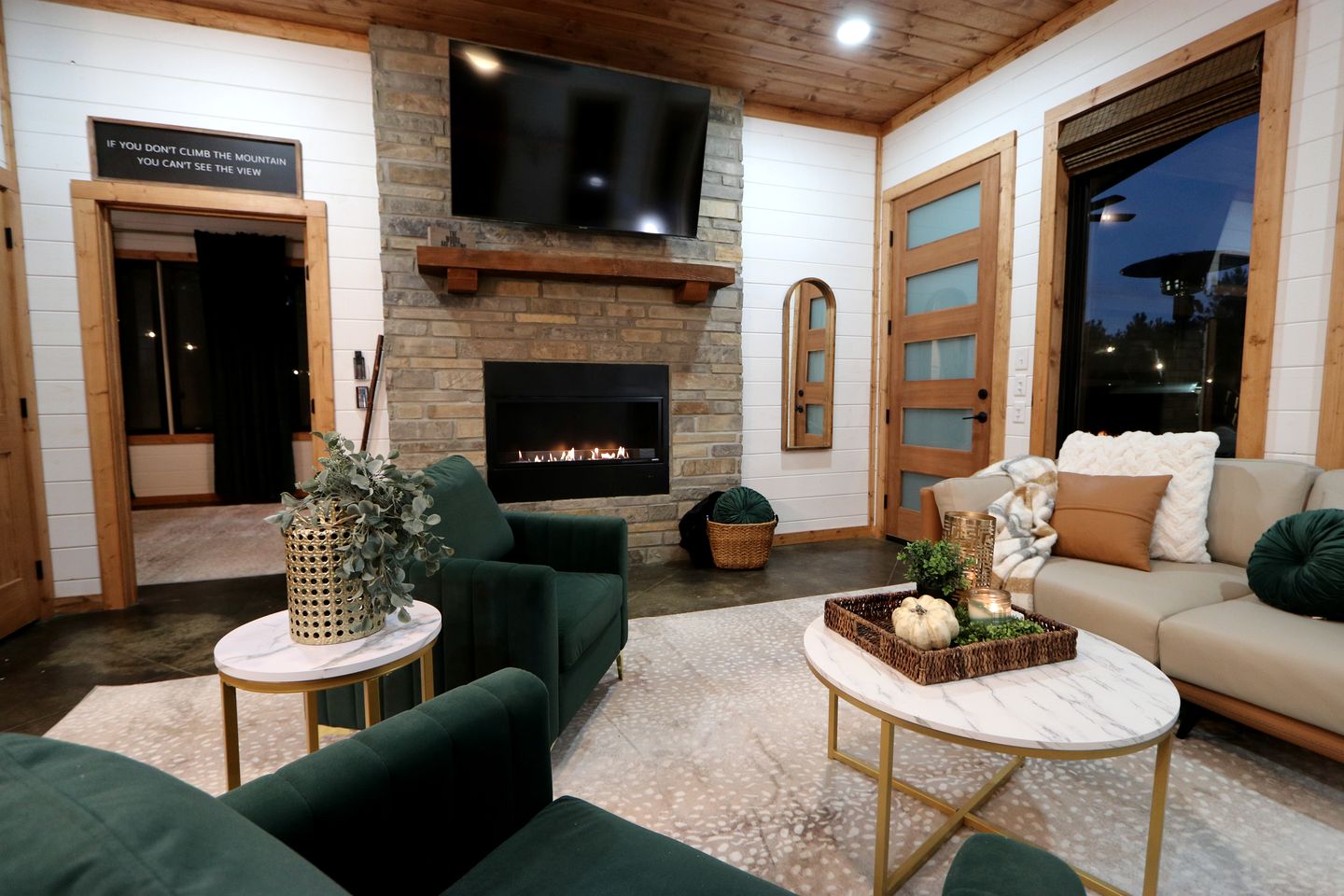 Beautiful Cabin with Hot-tub and Great Forest Sights in Hochatow, Oklahoma