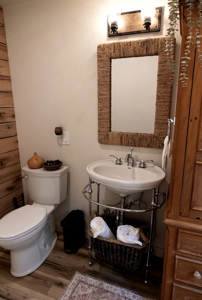 Luxury Safari Tent with Outdoor Clawfoot Tub and Firepit, Near Honey Grove, Texas