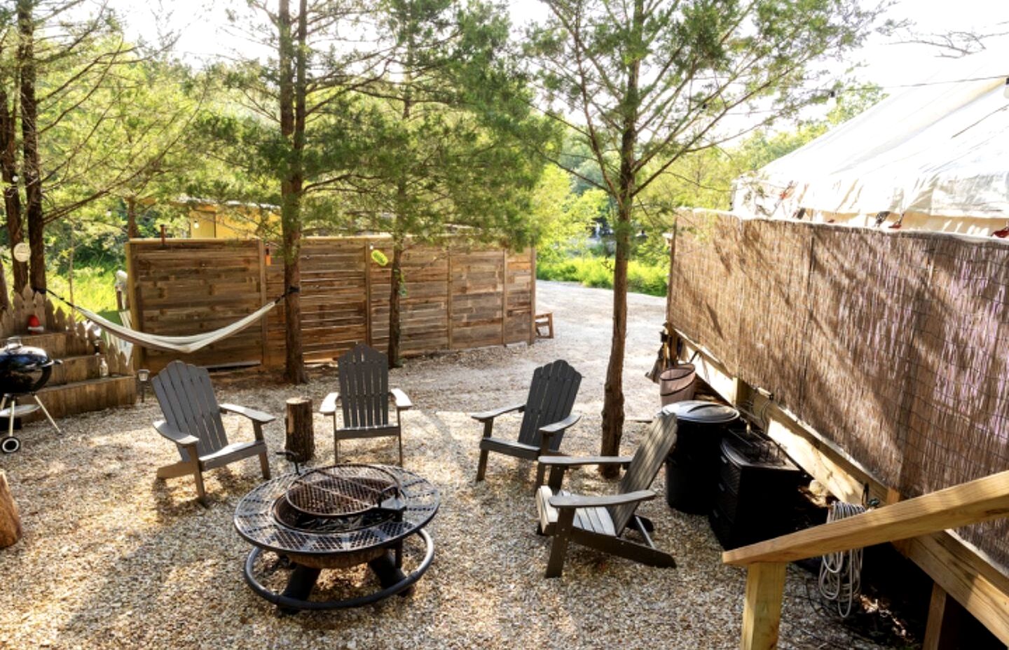 Luxury Safari Tent with Outdoor Clawfoot Tub and Firepit, Near Honey Grove, Texas