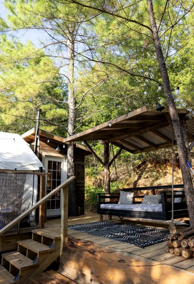 Luxury Safari Tent with Outdoor Clawfoot Tub and Firepit, Near Honey Grove, Texas