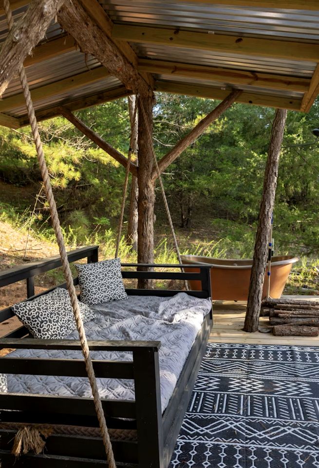Luxury Safari Tent with Outdoor Clawfoot Tub and Firepit, Near Honey Grove, Texas
