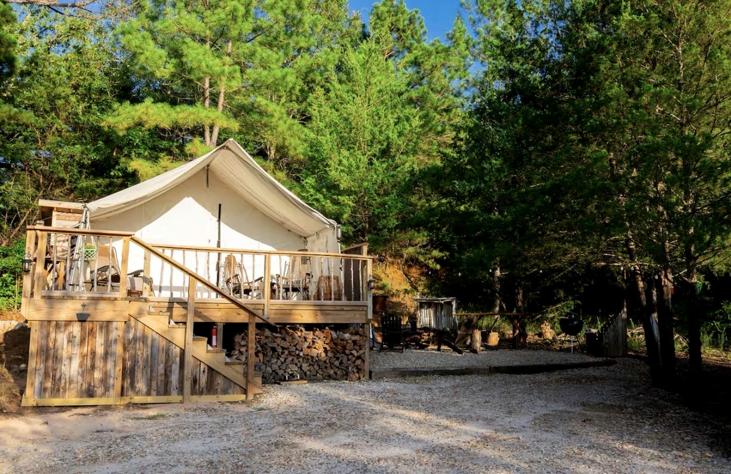 Luxury Safari Tent with Outdoor Clawfoot Tub and Firepit, Near Honey Grove, Texas