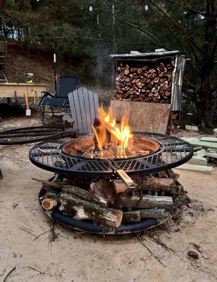 Luxury Safari Tent with Outdoor Clawfoot Tub and Firepit, Near Honey Grove, Texas