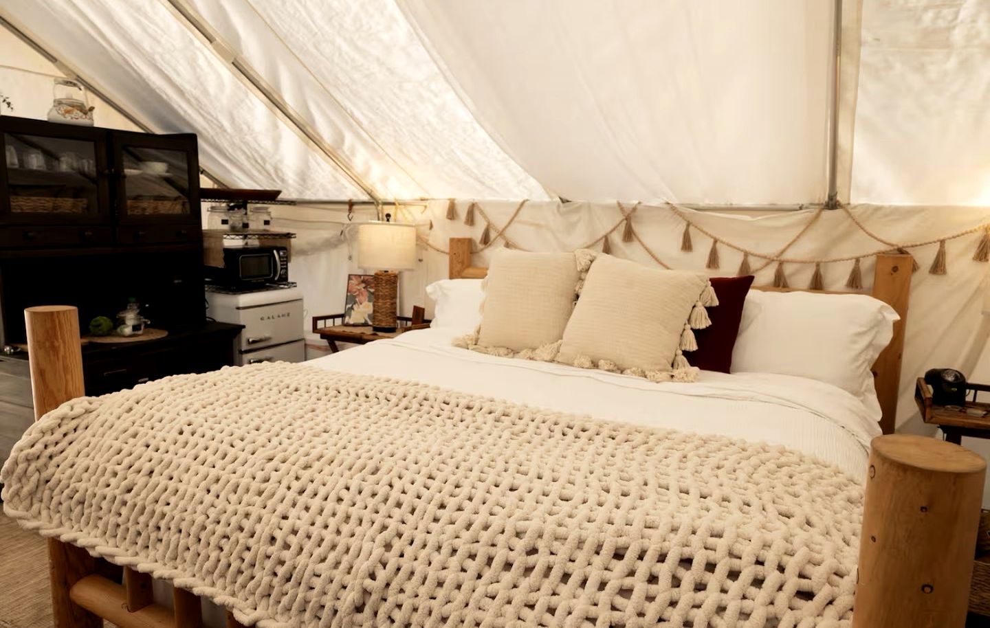 Luxury Safari Tent with Outdoor Clawfoot Tub and Firepit, Near Honey Grove, Texas