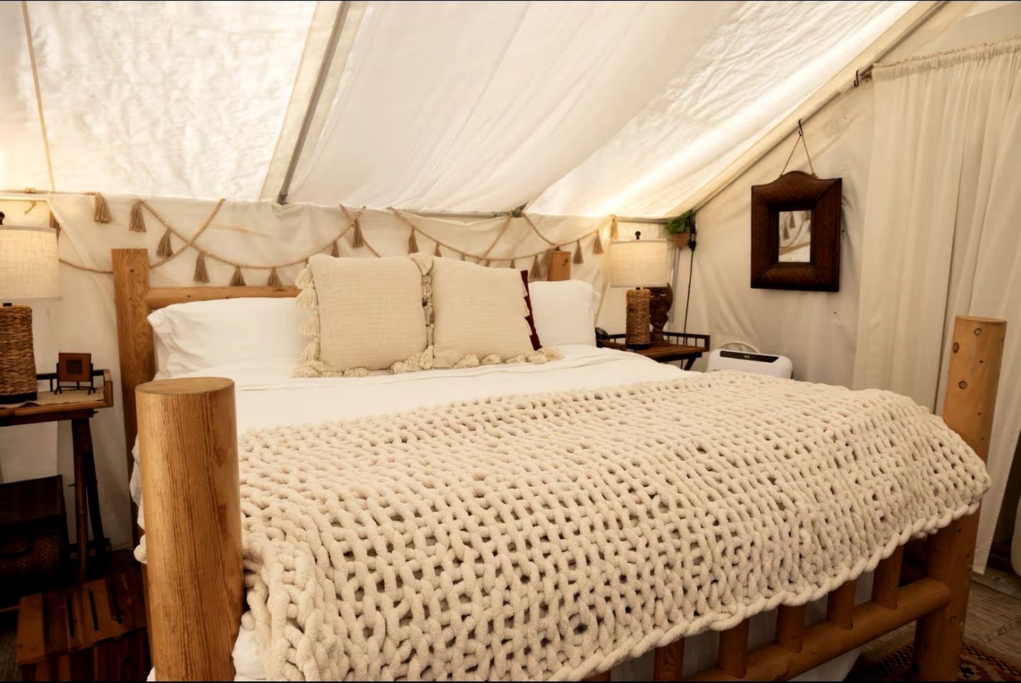 Luxury Safari Tent with Outdoor Clawfoot Tub and Firepit, Near Honey Grove, Texas