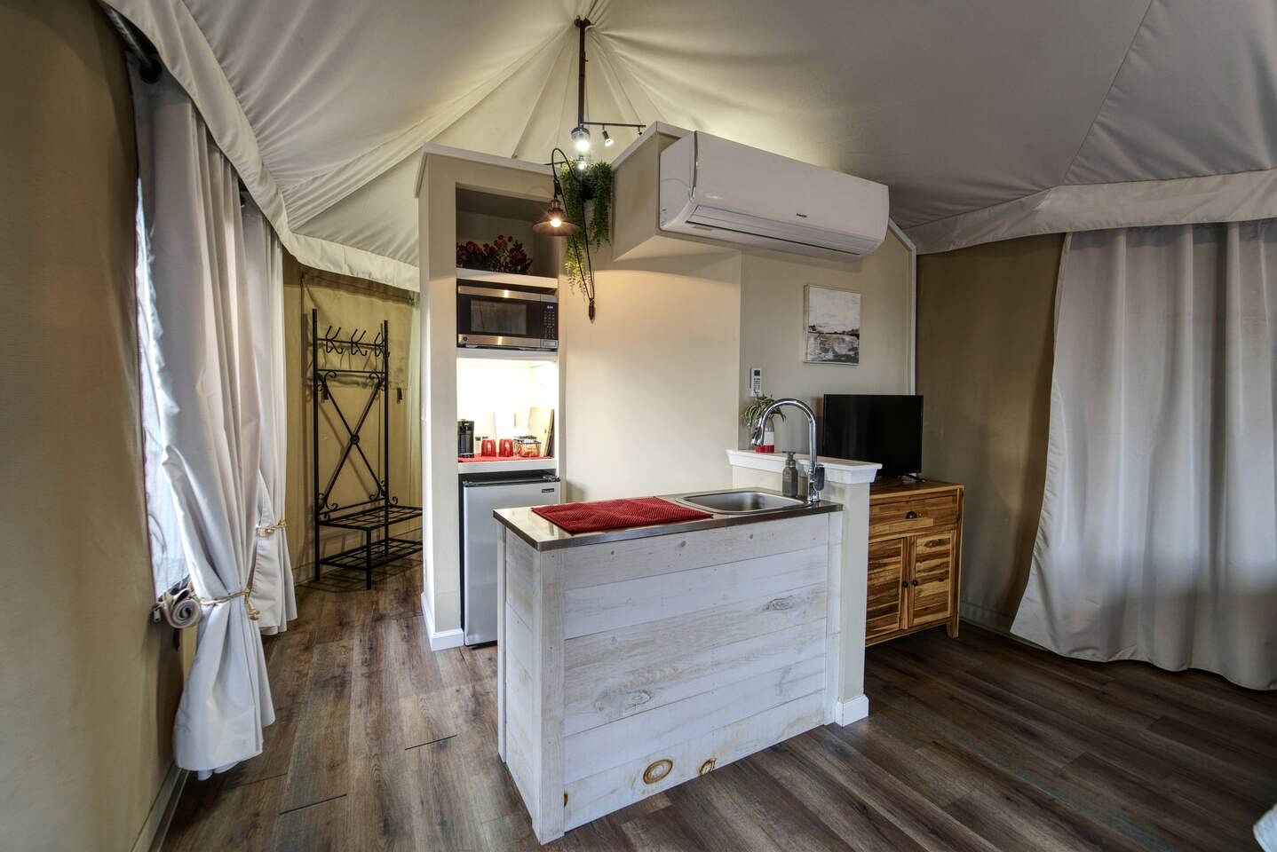 Scenic Hill Country Safari Tent Retreat with Hot Tub near Lake Travis in Marble Falls, Texas
