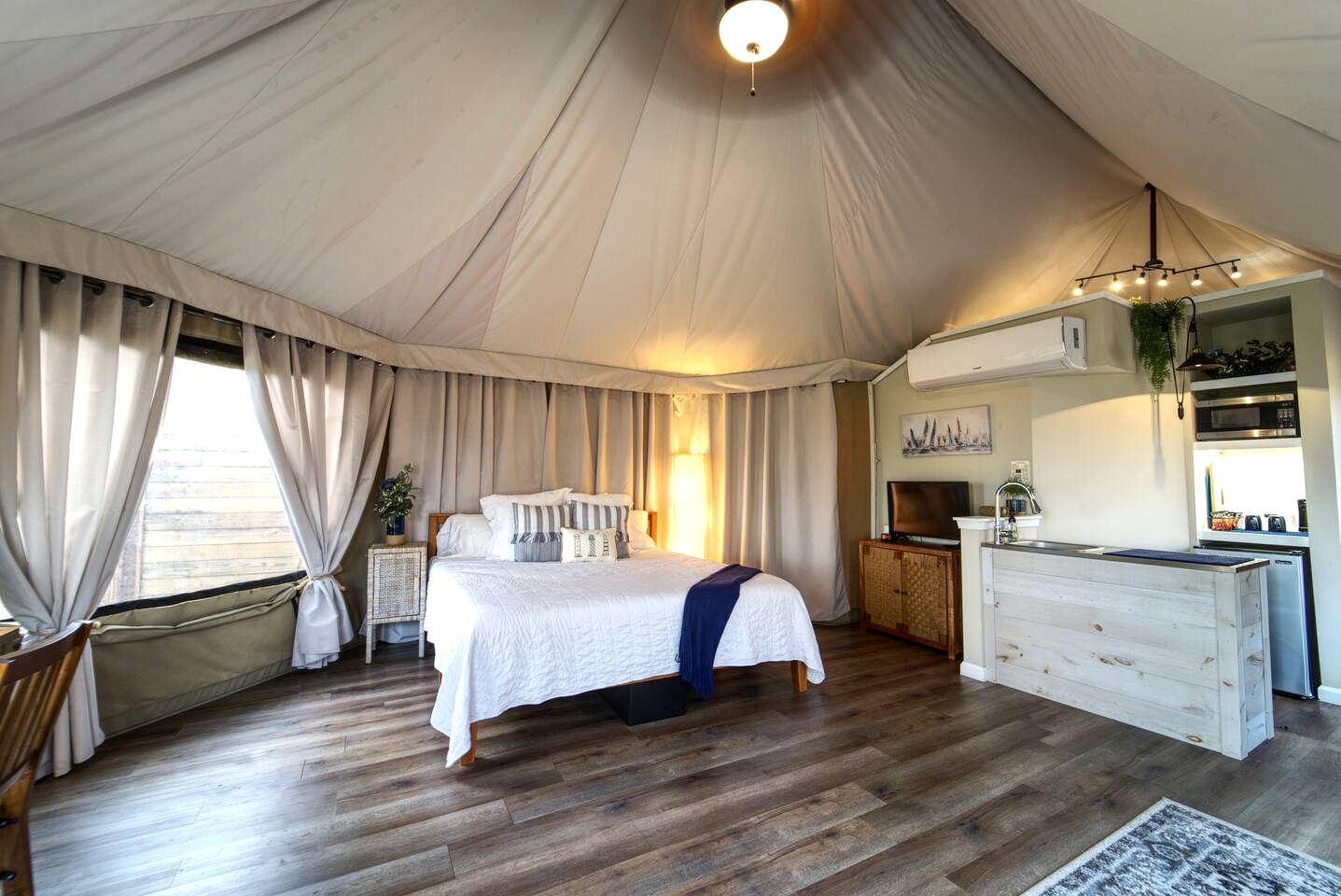Romantic Hilltop Safari Glamping Tent with Lake Views near Lake Travis in Marble Falls, Texas