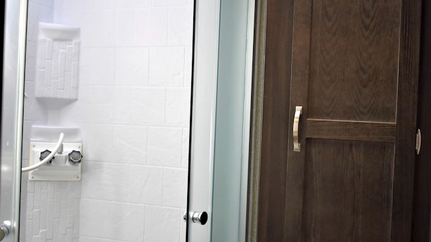 Modern Pet-Friendly RV Suite with Private Deck, Firepit & Full Kitchen near Williams, Arizona