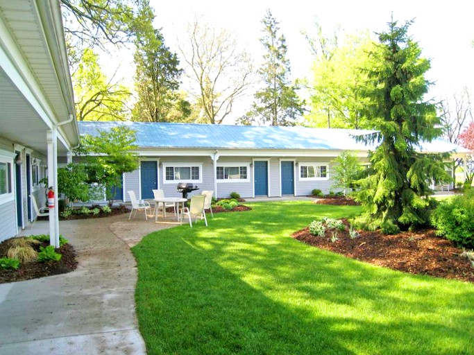 Michigan Vacation Rentals ArrowheadFamily Studios, Nature Lodges